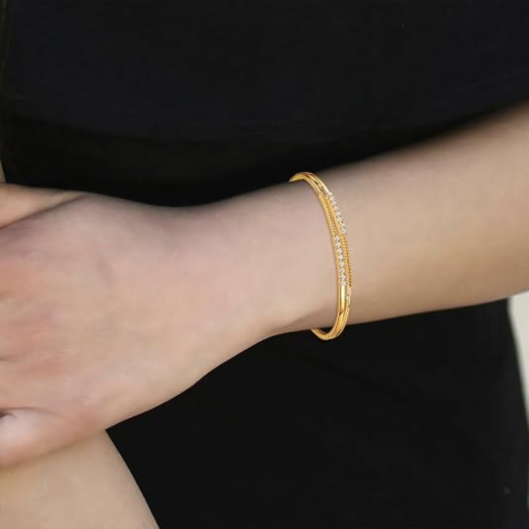 Tilla – Eleganter Armreif mit funkelndem Zirkonia-Steinbesatz