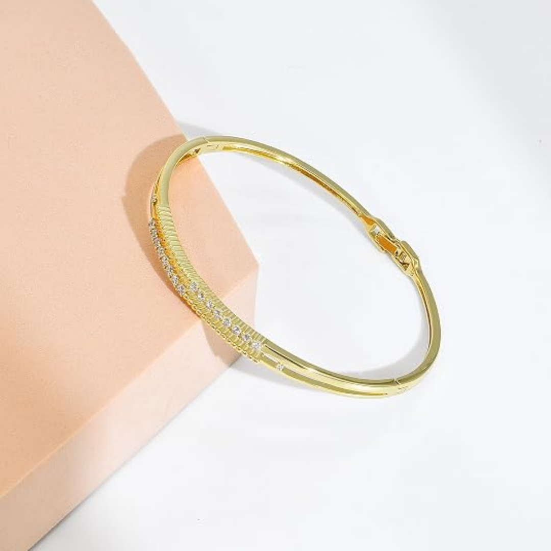 Tilla – Eleganter Armreif mit funkelndem Zirkonia-Steinbesatz